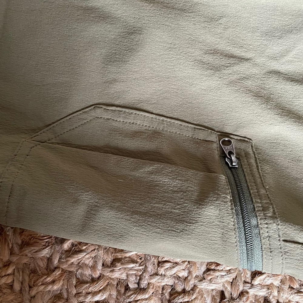 Women’s Patagonia Tribune Green Hiking Pants - Picture 8 of 12